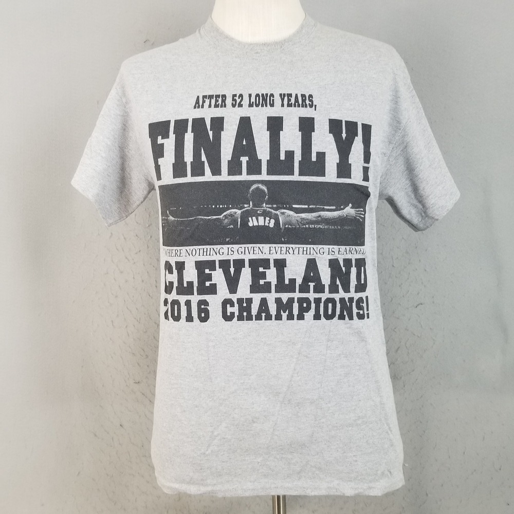 Gildan T-Shirt Mens M Gray Cleveland 2016 Champions LeBron James Graphic Tee NBA